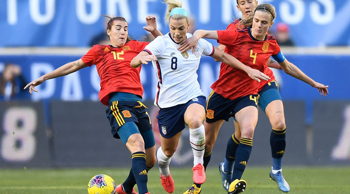 Il calcio femminile diventa professionistico